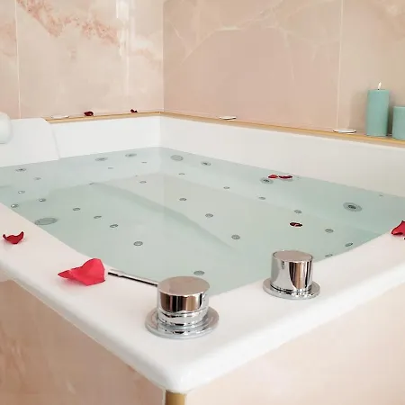 L'instant - Center - Jacuzzi Apartman *