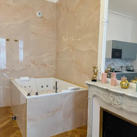 L'instant - Center - Jacuzzi Appartement *